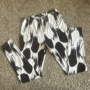 Black and White Leggings for Effortless Style